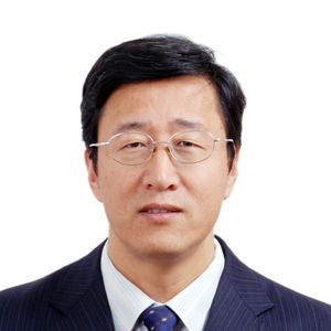 劉雙舟 跨界融合的學(xué)術(shù)典范——從法學(xué)到財務(wù)咨詢的卓越探索